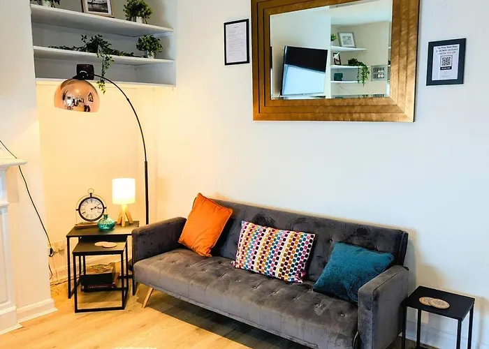 2br House By Eason Short Lets Hébergement de vacances *