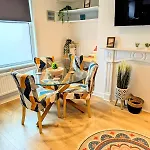 2br House By Eason Short Lets Leeds (West Yorkshire)