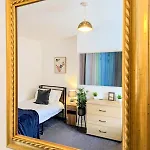 2br House By Eason Short Lets * Leeds (West Yorkshire)