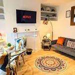 2br House By Eason Short Lets *