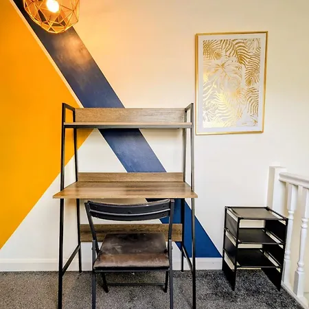 2br House By Eason Short Lets Leeds (West Yorkshire)