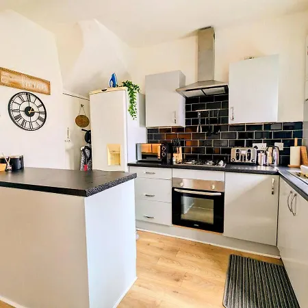 2br House By Eason Short Lets *