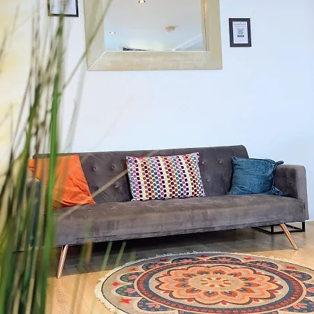 2br House By Eason Short Lets * Leeds (West Yorkshire)