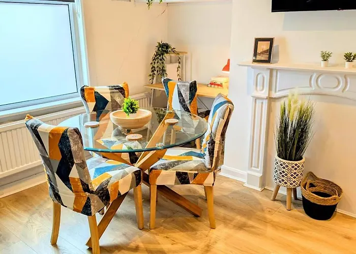 2br House By Eason Short Lets Leeds (West Yorkshire)