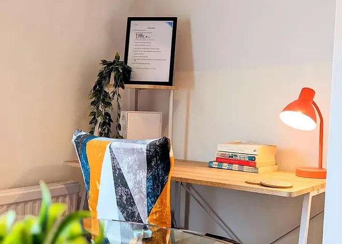 2br House By Eason Short Lets Leeds (West Yorkshire)