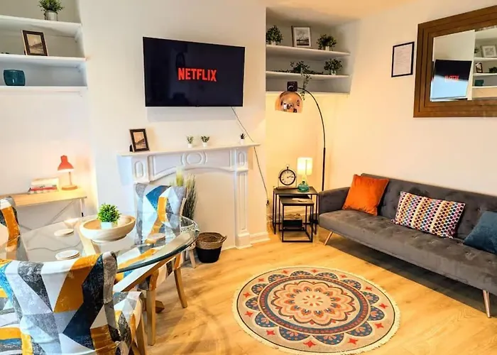 2br House By Eason Short Lets *