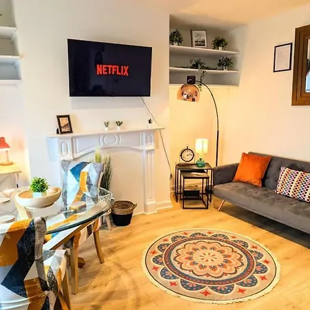 2br House By Eason Short Lets *