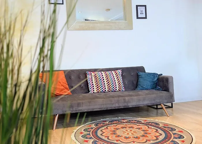 2br House By Eason Short Lets * Leeds (West Yorkshire)